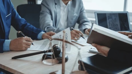 Tim profesional hukum KONTRAKIN